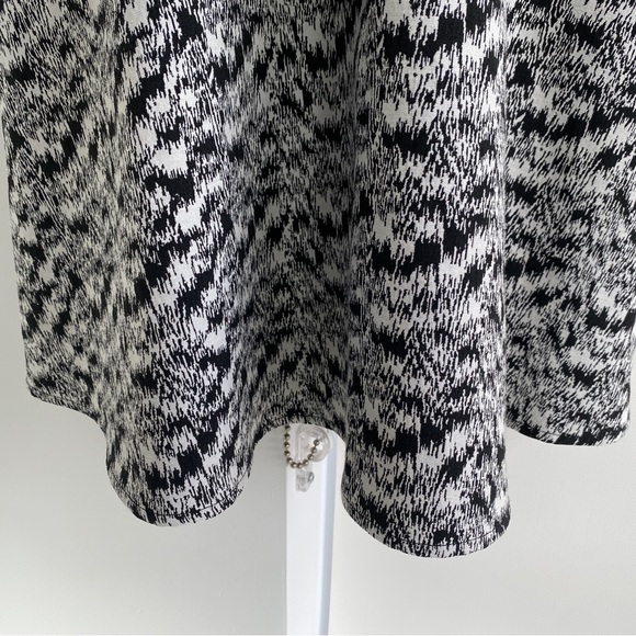 Jessica Simpson Black and White Cocktail Dress Size 4 - Picture 8 of 14